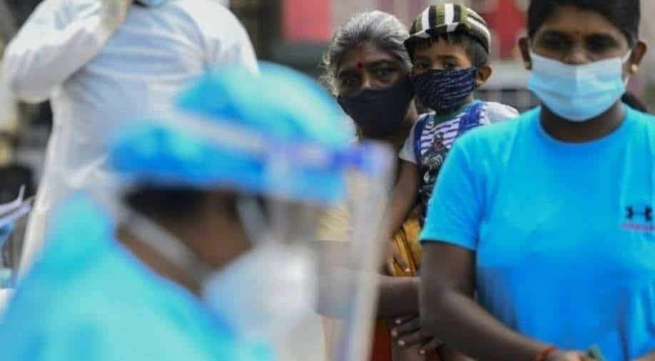 මෙරට වැඩිම දෛනික ආසාදිතයින් අද වාර්තා වේ – කොවිඩ් එන්නතේ දෙවන මාත්රාව හෙට සිට..