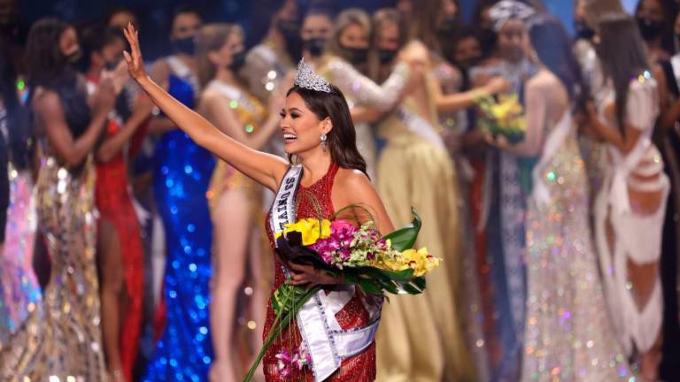 විශ්ව රූ රැජිණ (Miss Universe) ඇන්ඩ්රියා මේසා..