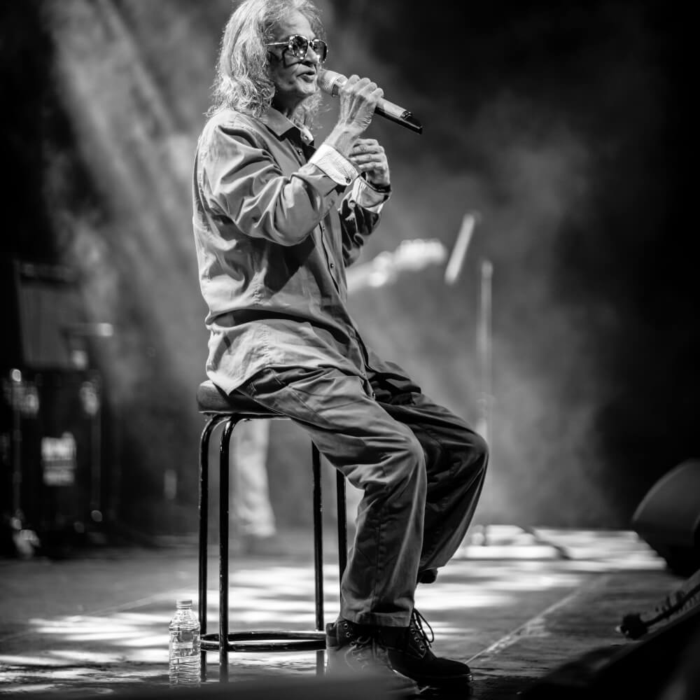 සේනක බටගොඩ ට ගීත 7ක් ගායනා කිරීමට වාරණයක්