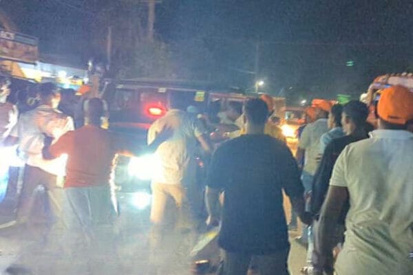අවසන් රැලියේ දී රිෂාඩ්ගේ සහ මස්තාන්ගේ ආධාරකරුවන් යකා නටයි