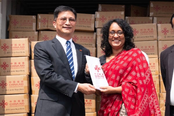 පොරොන්දු වූ පාසල් නිල ඇඳුම් රෙදි චීනයෙන් ලැබෙයි