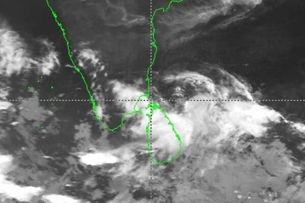 ප්රදේශ කිහිපයකට ගිගුරුම් සහිත වැසි