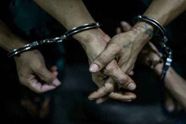 රුපියල් ලක්ෂ 25 කොල්ලයට සම්බන්ධ සැකකරුවන් වසරකට පසු අත්අඩංගුවට