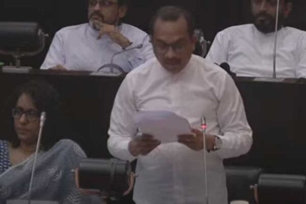 බටලන්ද වාර්තාව බිමල් පාර්ලිමේන්තුවට ඉදිරිපත් කරයි