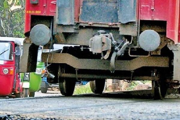 කඩුගන්නාව දුම්රිය හරස් මාර්ගයේ හෙට හදිසි නඩත්තු කටයුත්තක්