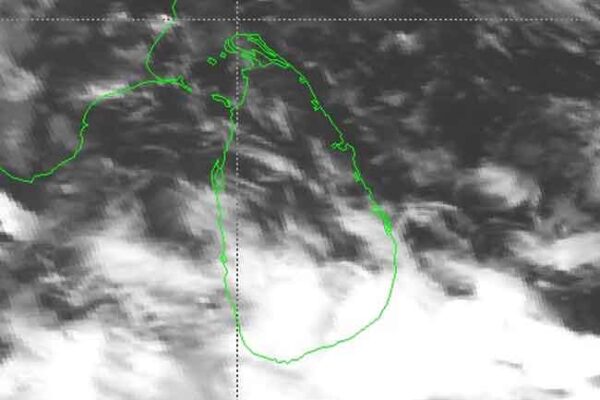අදත් මිමී 100 ට වැඩි තද වැසි