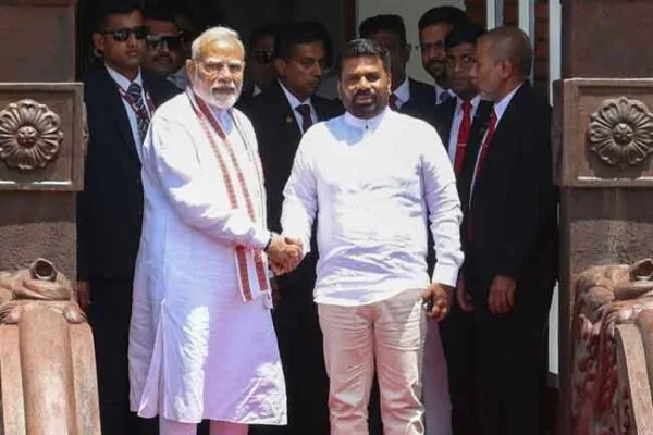 දෙදින නිල සංචාරය නිම කෙරූ ඉන්දීය අගමැති දිවයිනෙන් පිටත් වෙයි